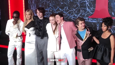 2022-05-14_-_Stranger_Things_Season_4_Premiere_video_2_mp40868.jpg