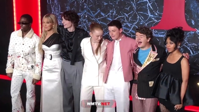 2022-05-14_-_Stranger_Things_Season_4_Premiere_video_2_mp40872.jpg