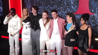 2022-05-14_-_Stranger_Things_Season_4_Premiere_video_2_mp40889.jpg