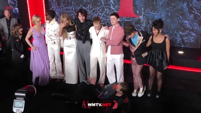 2022-05-14_-_Stranger_Things_Season_4_Premiere_video_2_mp40901.jpg