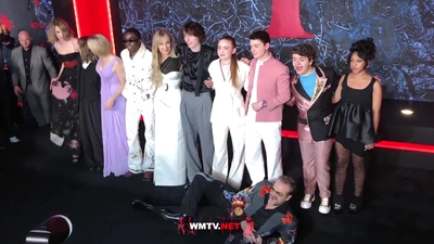 2022-05-14_-_Stranger_Things_Season_4_Premiere_video_2_mp40909.jpg