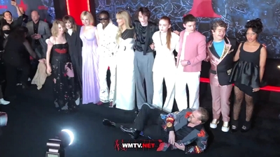 2022-05-14_-_Stranger_Things_Season_4_Premiere_video_2_mp40912.jpg