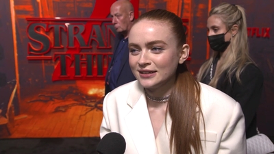 2022-05-14_-_Stranger_Things_Season_4_Premiere_video_3_mp41029.jpg