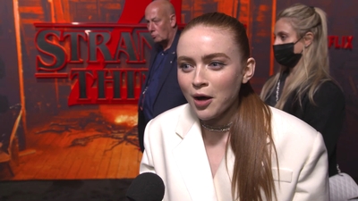 2022-05-14_-_Stranger_Things_Season_4_Premiere_video_3_mp41030.jpg