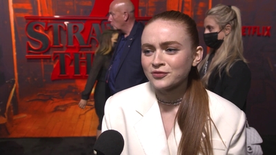 2022-05-14_-_Stranger_Things_Season_4_Premiere_video_3_mp41037.jpg