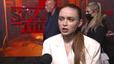 2022-05-14_-_Stranger_Things_Season_4_Premiere_video_3_mp41039.jpg