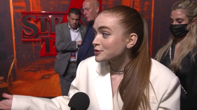 2022-05-14_-_Stranger_Things_Season_4_Premiere_video_3_mp41048.jpg