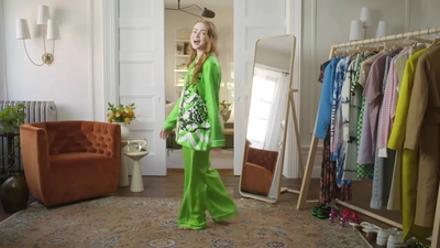 2022-05-26_-_Vogue_Magazine_-_7_Days_7_Looks_long_video_mp41621.jpg