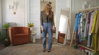2022-05-26_-_Vogue_Magazine_-_7_Days_7_Looks_long_video_mp41643.jpg
