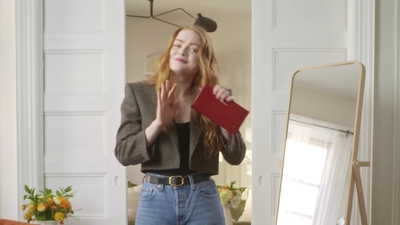 2022-05-26_-_Vogue_Magazine_-_7_Days_7_Looks_long_video_mp41644.jpg