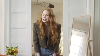 2022-05-26_-_Vogue_Magazine_-_7_Days_7_Looks_long_video_mp41646.jpg