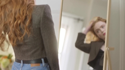 2022-05-26_-_Vogue_Magazine_-_7_Days_7_Looks_long_video_mp41686.jpg