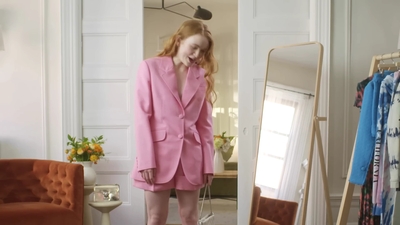 2022-05-26_-_Vogue_Magazine_-_7_Days_7_Looks_long_video_mp41705.jpg