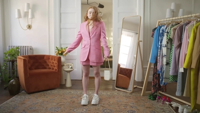 2022-05-26_-_Vogue_Magazine_-_7_Days_7_Looks_long_video_mp41716.jpg