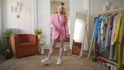 2022-05-26_-_Vogue_Magazine_-_7_Days_7_Looks_long_video_mp41722.jpg