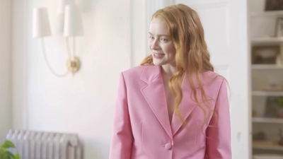 2022-05-26_-_Vogue_Magazine_-_7_Days_7_Looks_long_video_mp41727.jpg