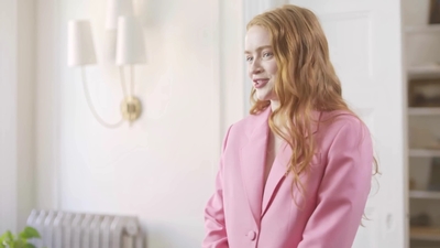 2022-05-26_-_Vogue_Magazine_-_7_Days_7_Looks_long_video_mp41736.jpg