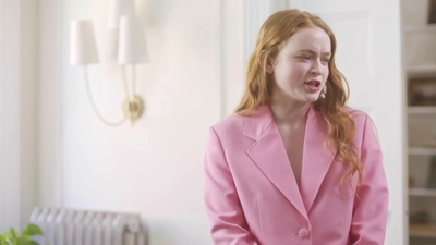 2022-05-26_-_Vogue_Magazine_-_7_Days_7_Looks_long_video_mp41738.jpg