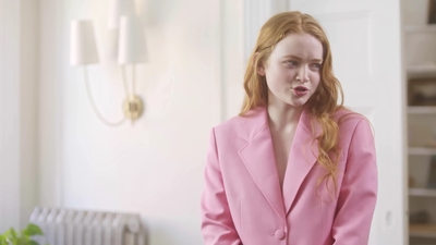 2022-05-26_-_Vogue_Magazine_-_7_Days_7_Looks_long_video_mp41739.jpg