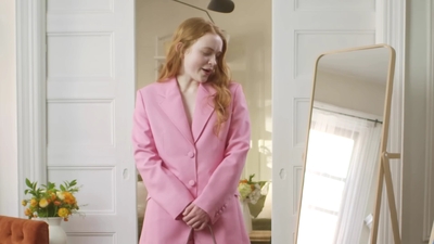 2022-05-26_-_Vogue_Magazine_-_7_Days_7_Looks_long_video_mp41744.jpg