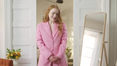2022-05-26_-_Vogue_Magazine_-_7_Days_7_Looks_long_video_mp41745.jpg