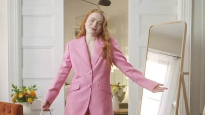 2022-05-26_-_Vogue_Magazine_-_7_Days_7_Looks_long_video_mp41746.jpg