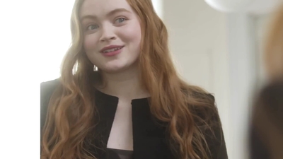 2022-05-26_-_Vogue_Magazine_-_7_Days_7_Looks_long_video_mp41775.jpg