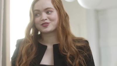2022-05-26_-_Vogue_Magazine_-_7_Days_7_Looks_long_video_mp41776.jpg