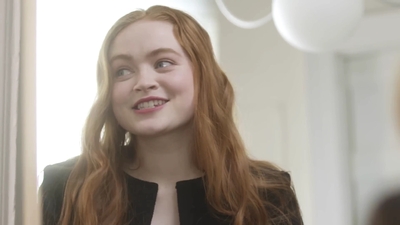 2022-05-26_-_Vogue_Magazine_-_7_Days_7_Looks_long_video_mp41777.jpg