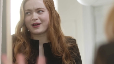 2022-05-26_-_Vogue_Magazine_-_7_Days_7_Looks_long_video_mp41782.jpg