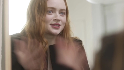 2022-05-26_-_Vogue_Magazine_-_7_Days_7_Looks_long_video_mp41783.jpg
