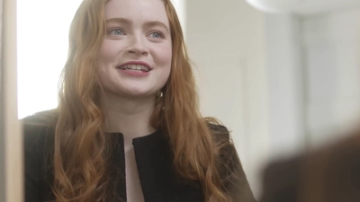 2022-05-26_-_Vogue_Magazine_-_7_Days_7_Looks_long_video_mp41784.jpg