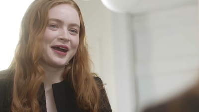 2022-05-26_-_Vogue_Magazine_-_7_Days_7_Looks_long_video_mp41787.jpg