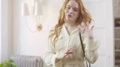 2022-05-26_-_Vogue_Magazine_-_7_Days_7_Looks_long_video_mp41823.jpg