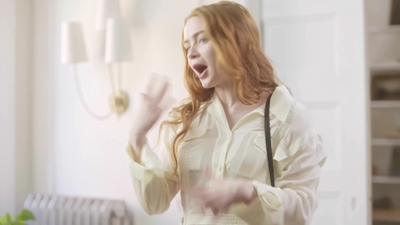 2022-05-26_-_Vogue_Magazine_-_7_Days_7_Looks_long_video_mp41824.jpg