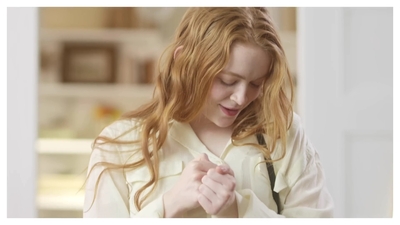 2022-05-26_-_Vogue_Magazine_-_7_Days_7_Looks_long_video_mp41827.jpg