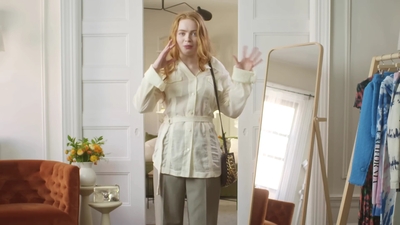 2022-05-26_-_Vogue_Magazine_-_7_Days_7_Looks_long_video_mp41856.jpg