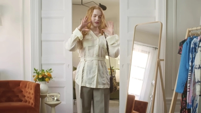 2022-05-26_-_Vogue_Magazine_-_7_Days_7_Looks_long_video_mp41857.jpg