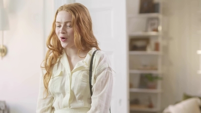 2022-05-26_-_Vogue_Magazine_-_7_Days_7_Looks_long_video_mp41871.jpg