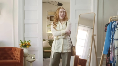 2022-05-26_-_Vogue_Magazine_-_7_Days_7_Looks_long_video_mp41882.jpg