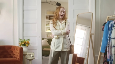 2022-05-26_-_Vogue_Magazine_-_7_Days_7_Looks_long_video_mp41883.jpg