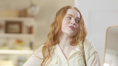 2022-05-26_-_Vogue_Magazine_-_7_Days_7_Looks_long_video_mp41891.jpg