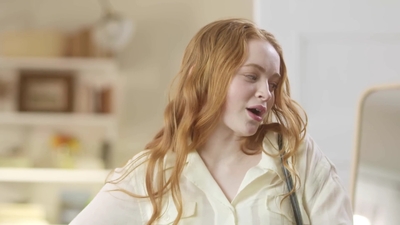 2022-05-26_-_Vogue_Magazine_-_7_Days_7_Looks_long_video_mp41892.jpg
