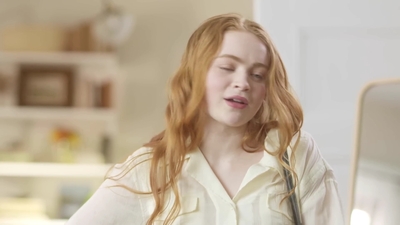 2022-05-26_-_Vogue_Magazine_-_7_Days_7_Looks_long_video_mp41893.jpg