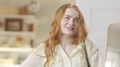 2022-05-26_-_Vogue_Magazine_-_7_Days_7_Looks_long_video_mp41894.jpg