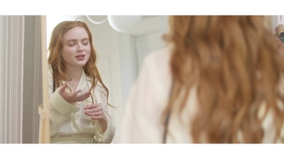 2022-05-26_-_Vogue_Magazine_-_7_Days_7_Looks_long_video_mp41901.jpg