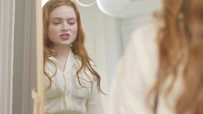 2022-05-26_-_Vogue_Magazine_-_7_Days_7_Looks_long_video_mp41905.jpg