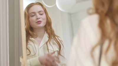 2022-05-26_-_Vogue_Magazine_-_7_Days_7_Looks_long_video_mp41912.jpg