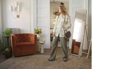 2022-05-26_-_Vogue_Magazine_-_7_Days_7_Looks_long_video_mp41919.jpg