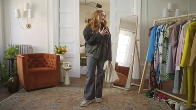 2022-05-26_-_Vogue_Magazine_-_7_Days_7_Looks_long_video_mp41944.jpg